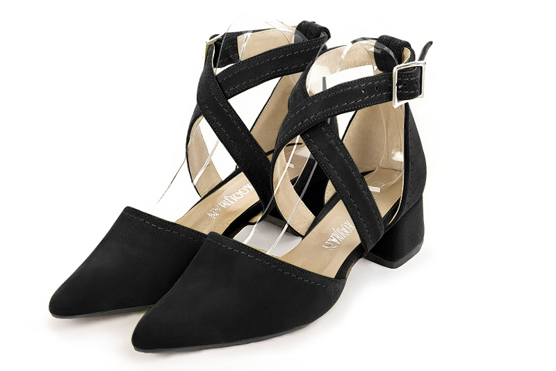 Matt black women's open side shoes, with crossed straps. Tapered toe. Low flare heels. Front view - Florence KOOIJMAN